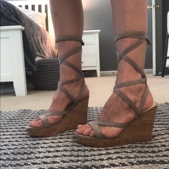 Guess - Wrap Wedges - Picture 5 of 13